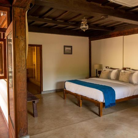 Sawantwadi Palace Boutique Art Hotel ภายนอก รูปภาพ