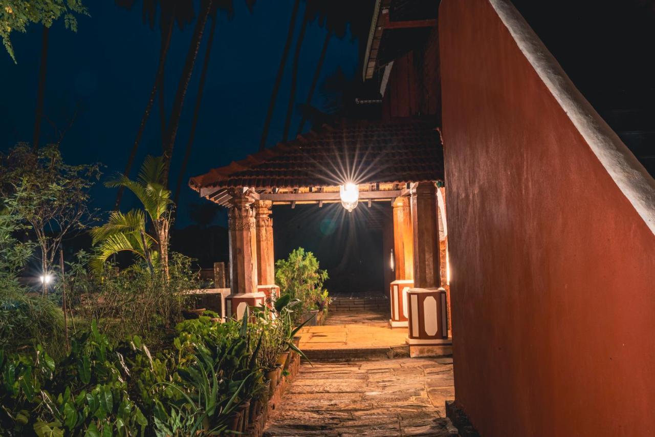 Sawantwadi Palace Boutique Art Hotel ภายนอก รูปภาพ