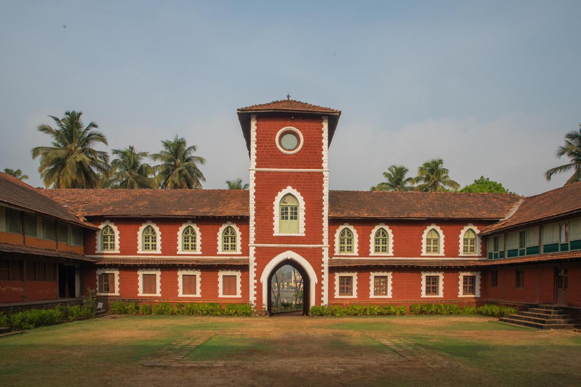 Sawantwadi Palace Boutique Art Hotel ภายนอก รูปภาพ