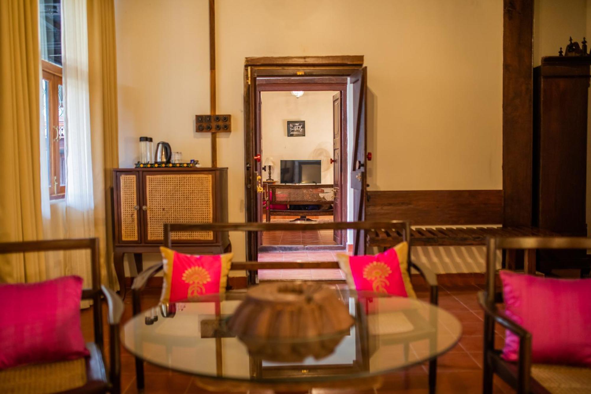 Sawantwadi Palace Boutique Art Hotel ภายนอก รูปภาพ