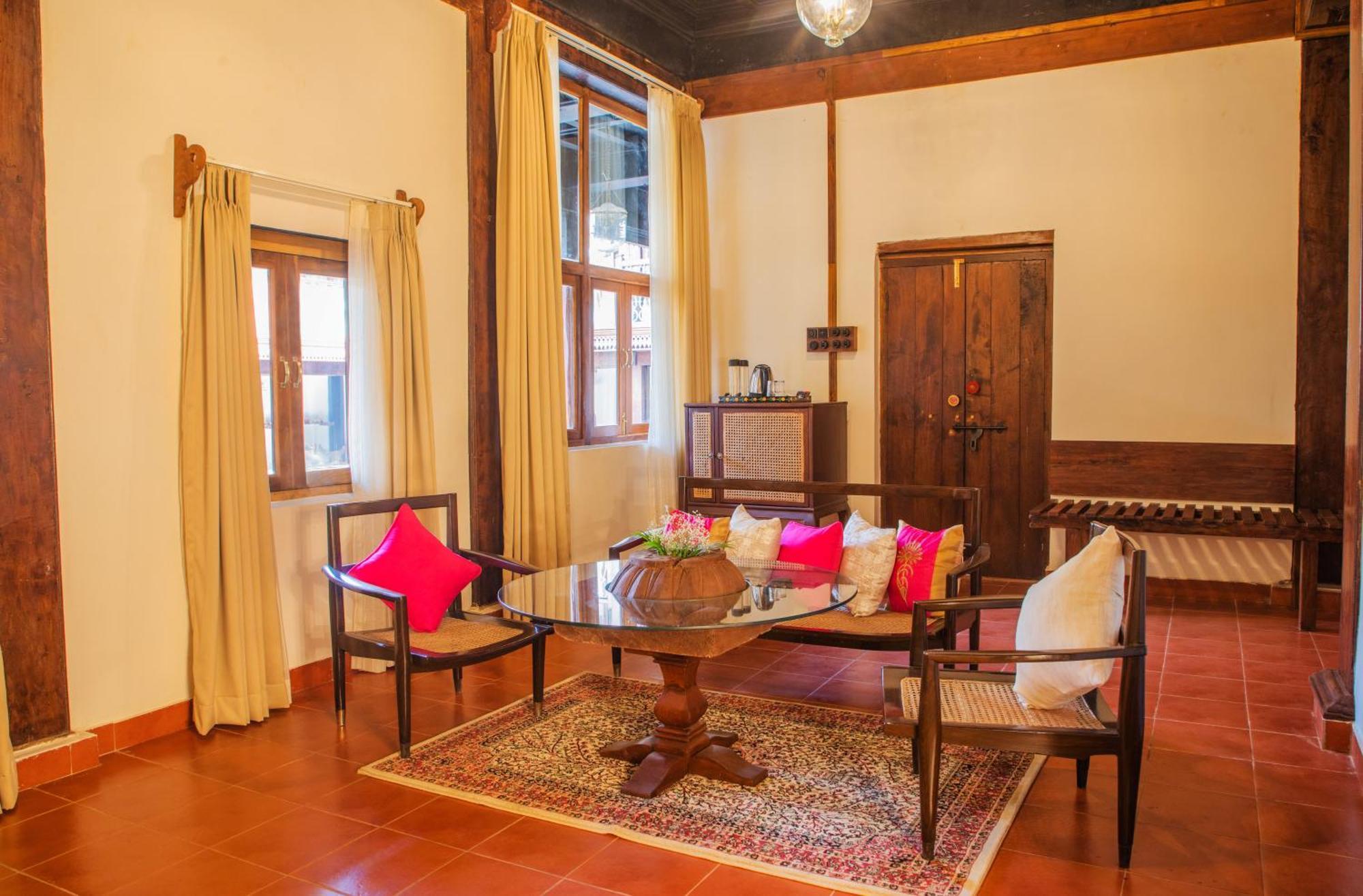 Sawantwadi Palace Boutique Art Hotel ภายนอก รูปภาพ