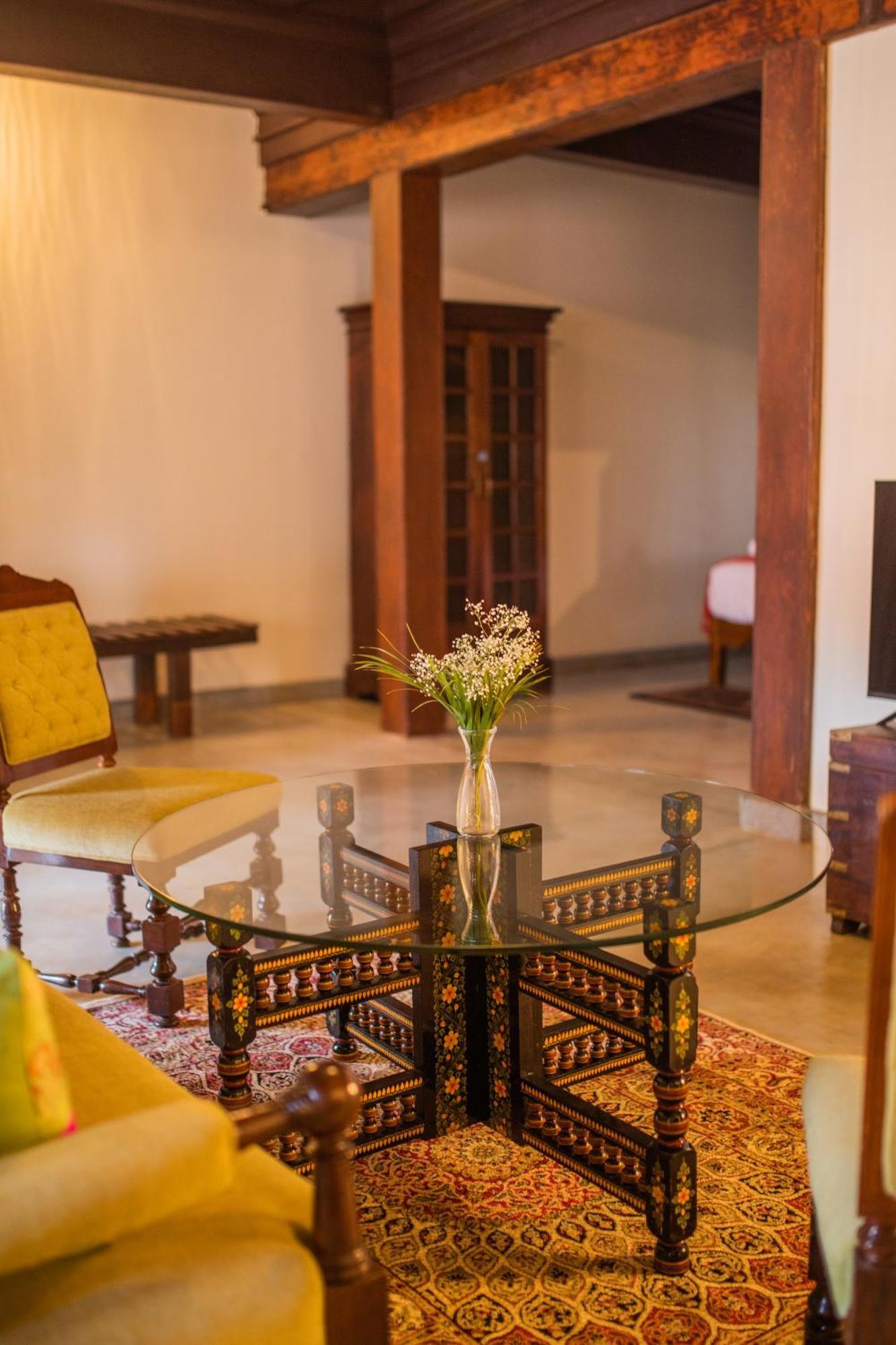 Sawantwadi Palace Boutique Art Hotel ภายนอก รูปภาพ