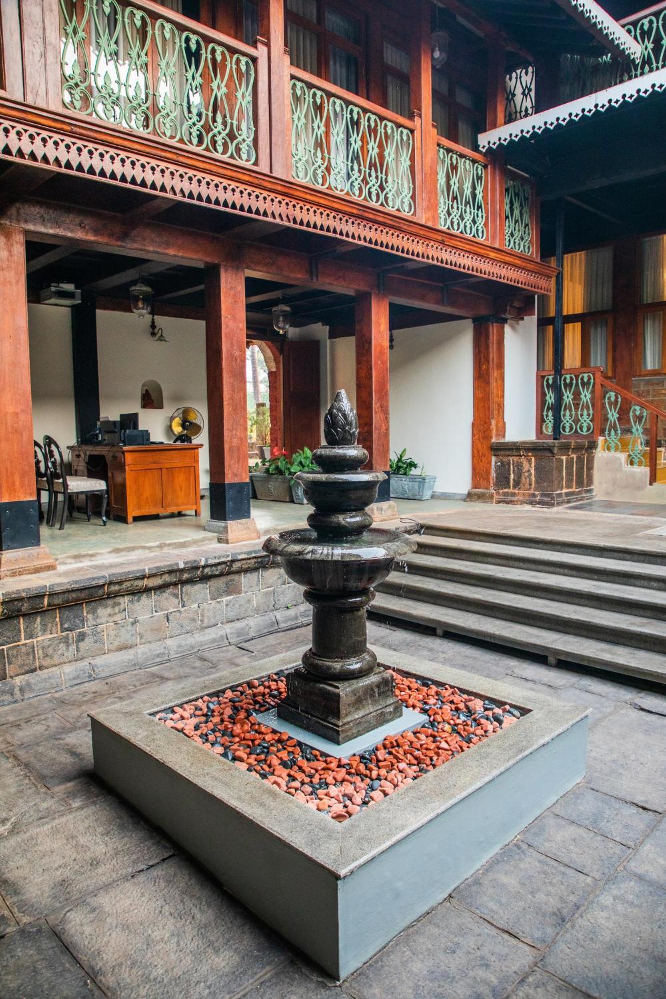 Sawantwadi Palace Boutique Art Hotel ภายนอก รูปภาพ